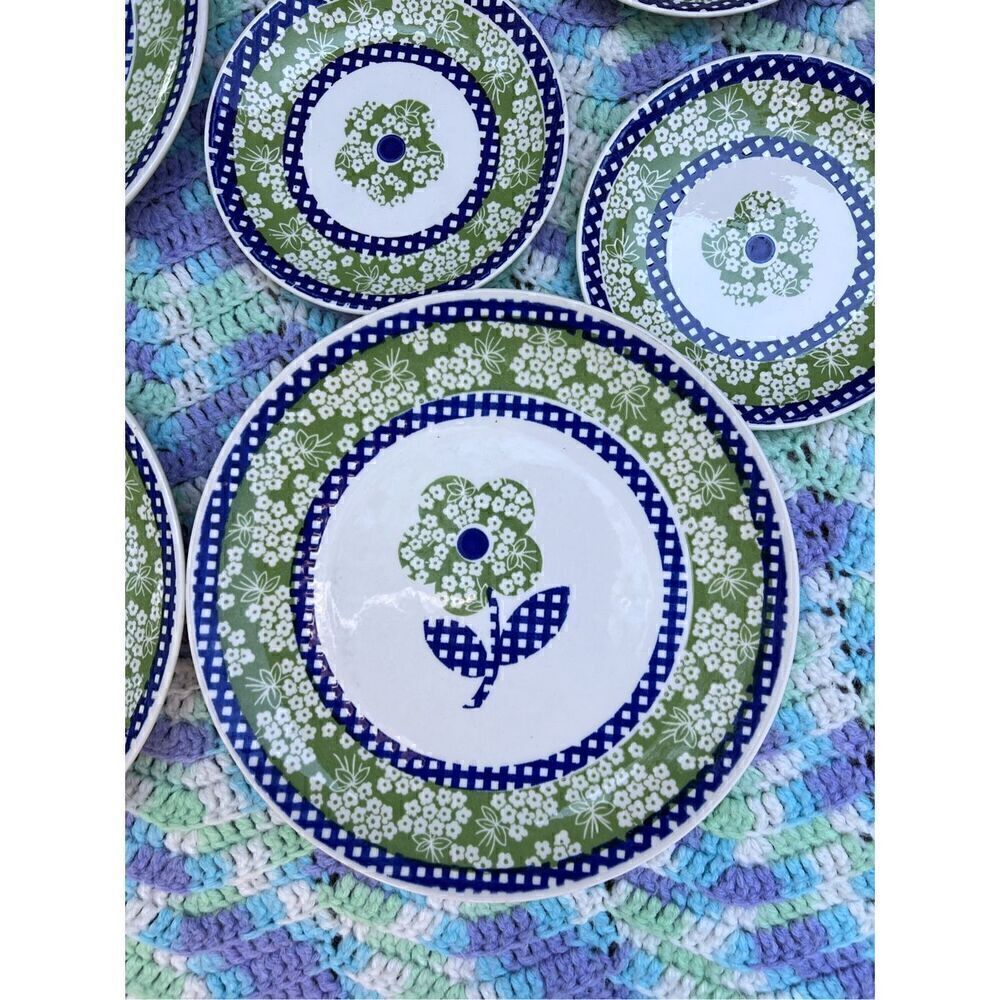 Vintage Mod Flower Power Plate Set - Picture 8 of 13